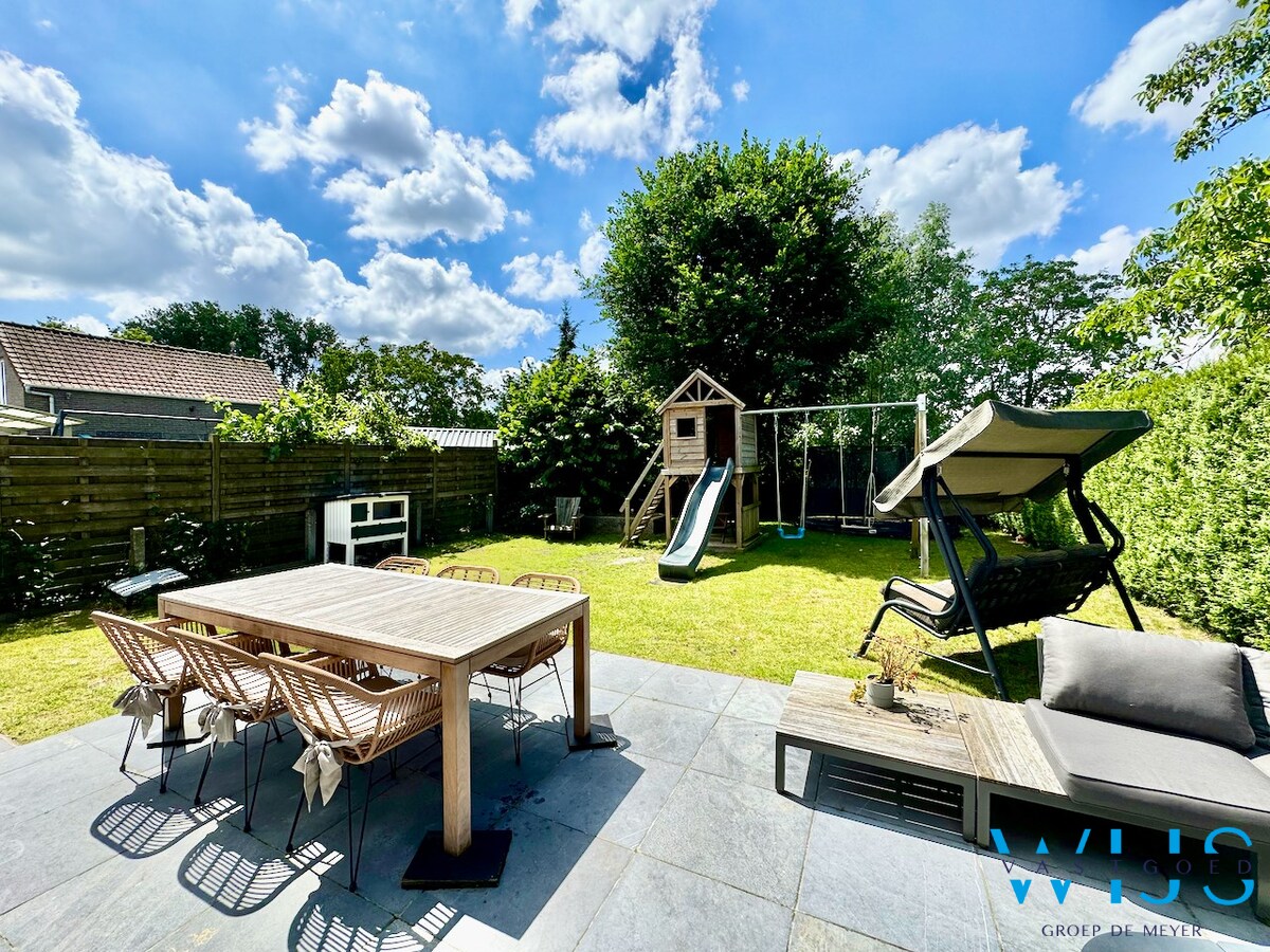 Prachtige recente woning in een zeer rustige wijk te Ertvelde ! 