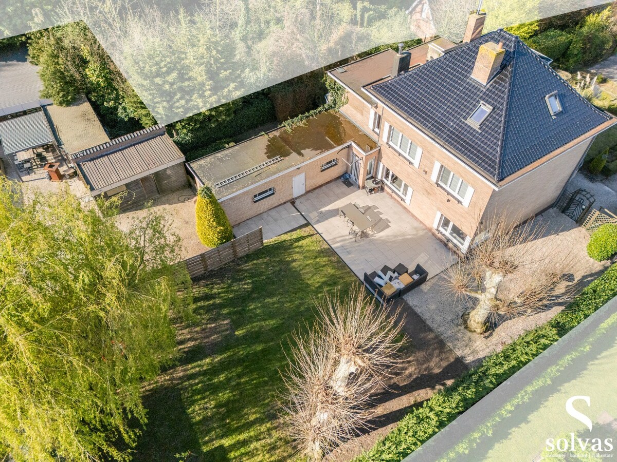 Exclusieve villa met karakter op riant perceel in hartje Zomergem 
