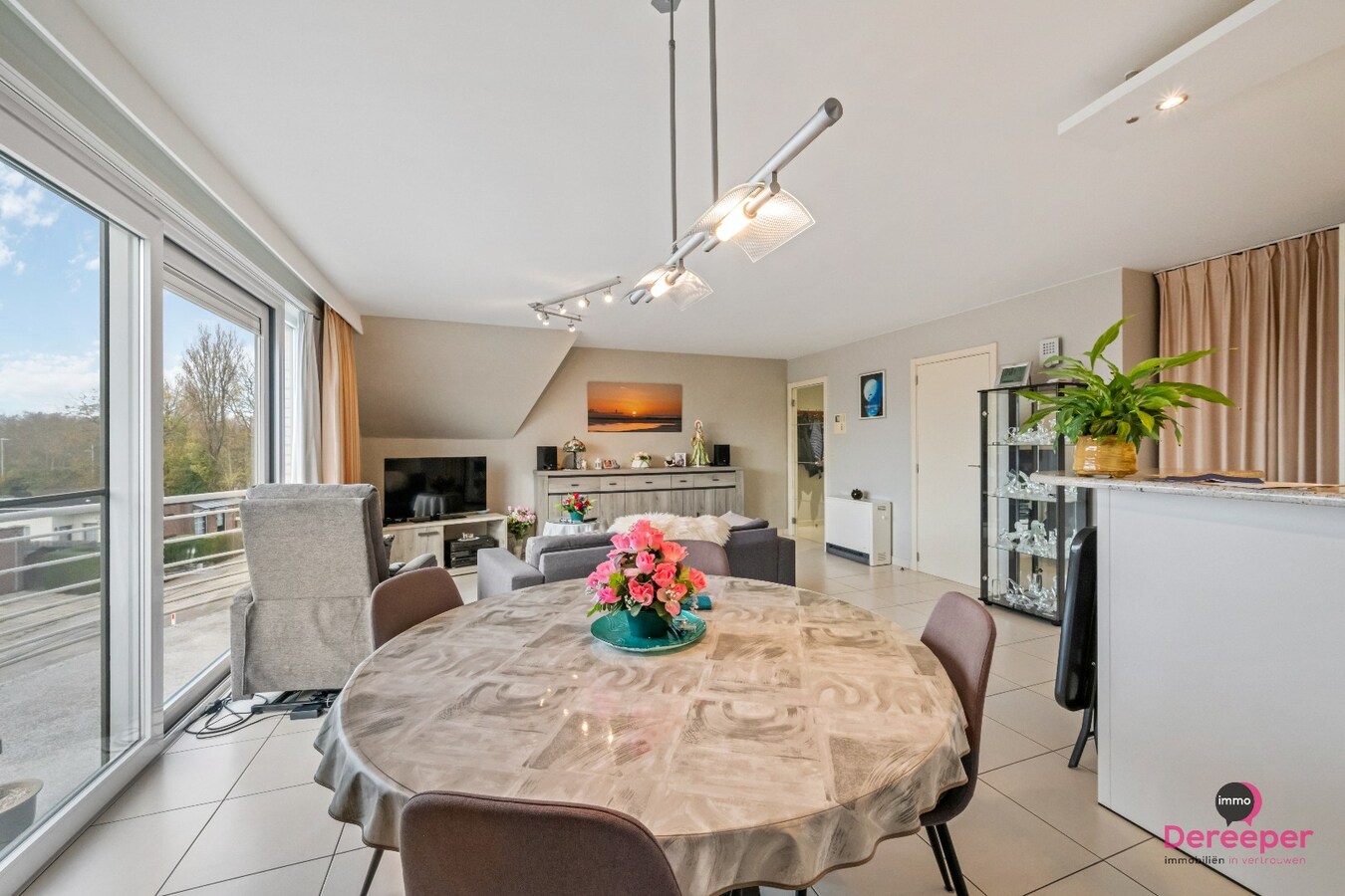 Charmante duplex met garage en autostaanplaats op wandelafstand van het strand 