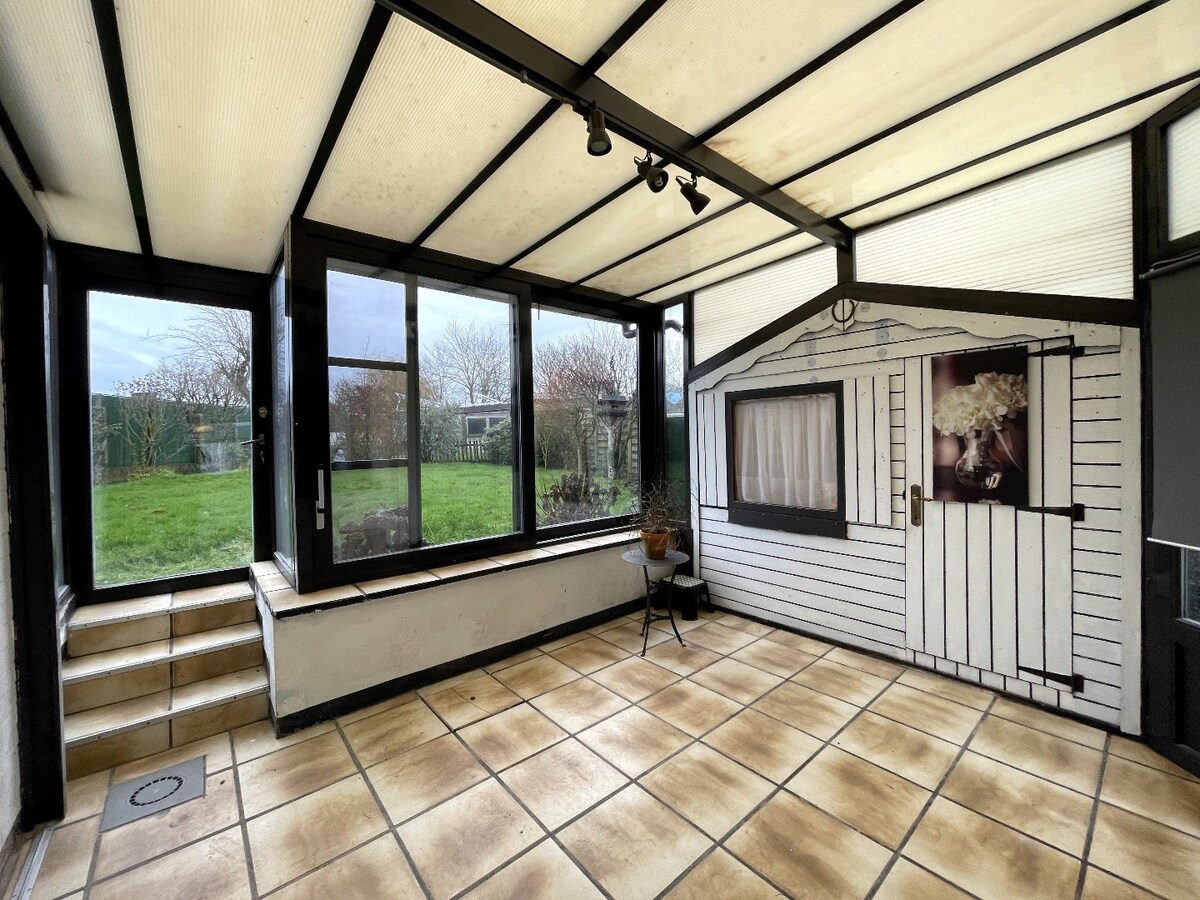 Stevige half-open bebouwing met 3 slaapkamers, tuin en garage te Moorslede 