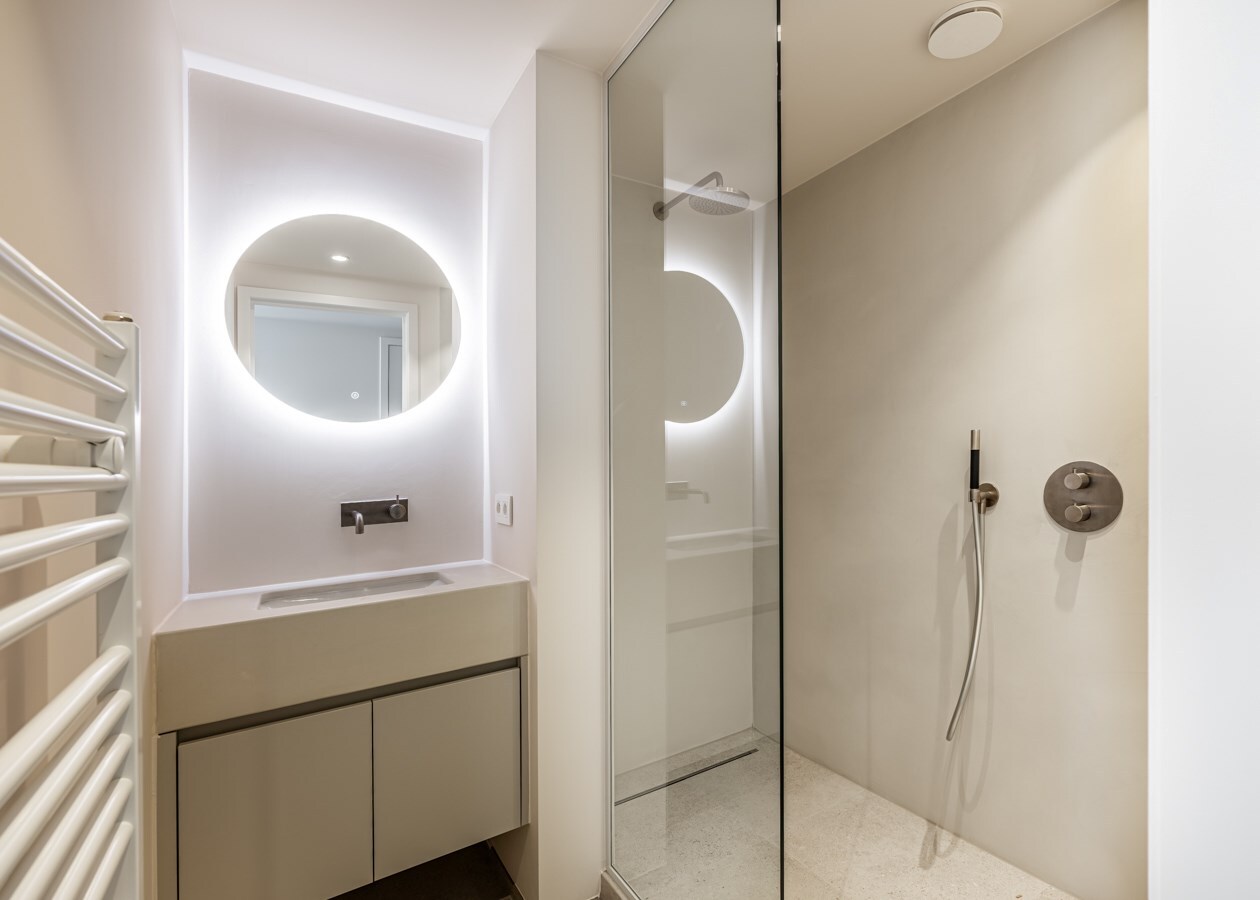 Beaux appartements rénovés avec vue latérale sur la mer ! 