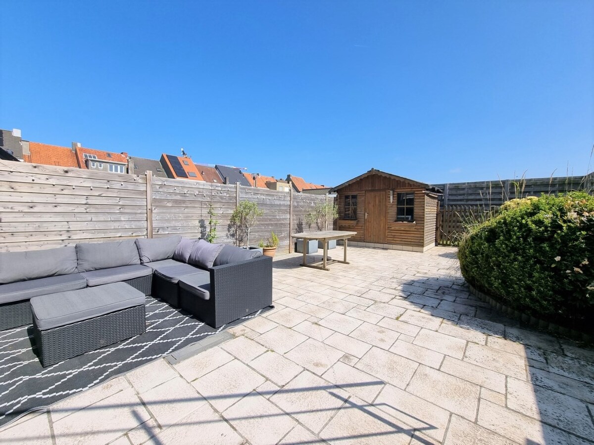 Magnifiek gelegen gezinswoning met garage &amp; oprit te Heist 