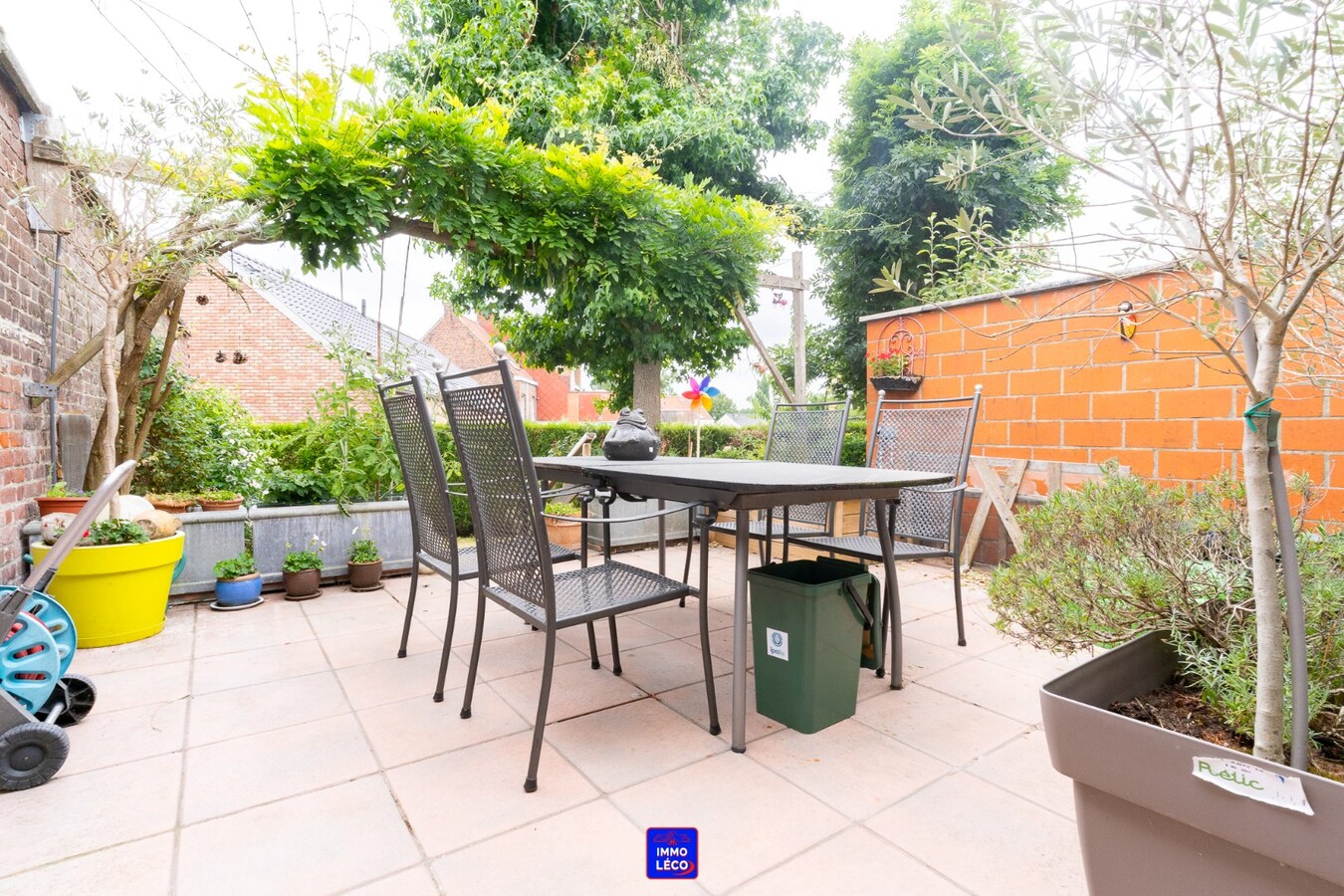 Maison d'habitation avec commerce, jardin, garage, EXCELLENT POTENTIEL !! 