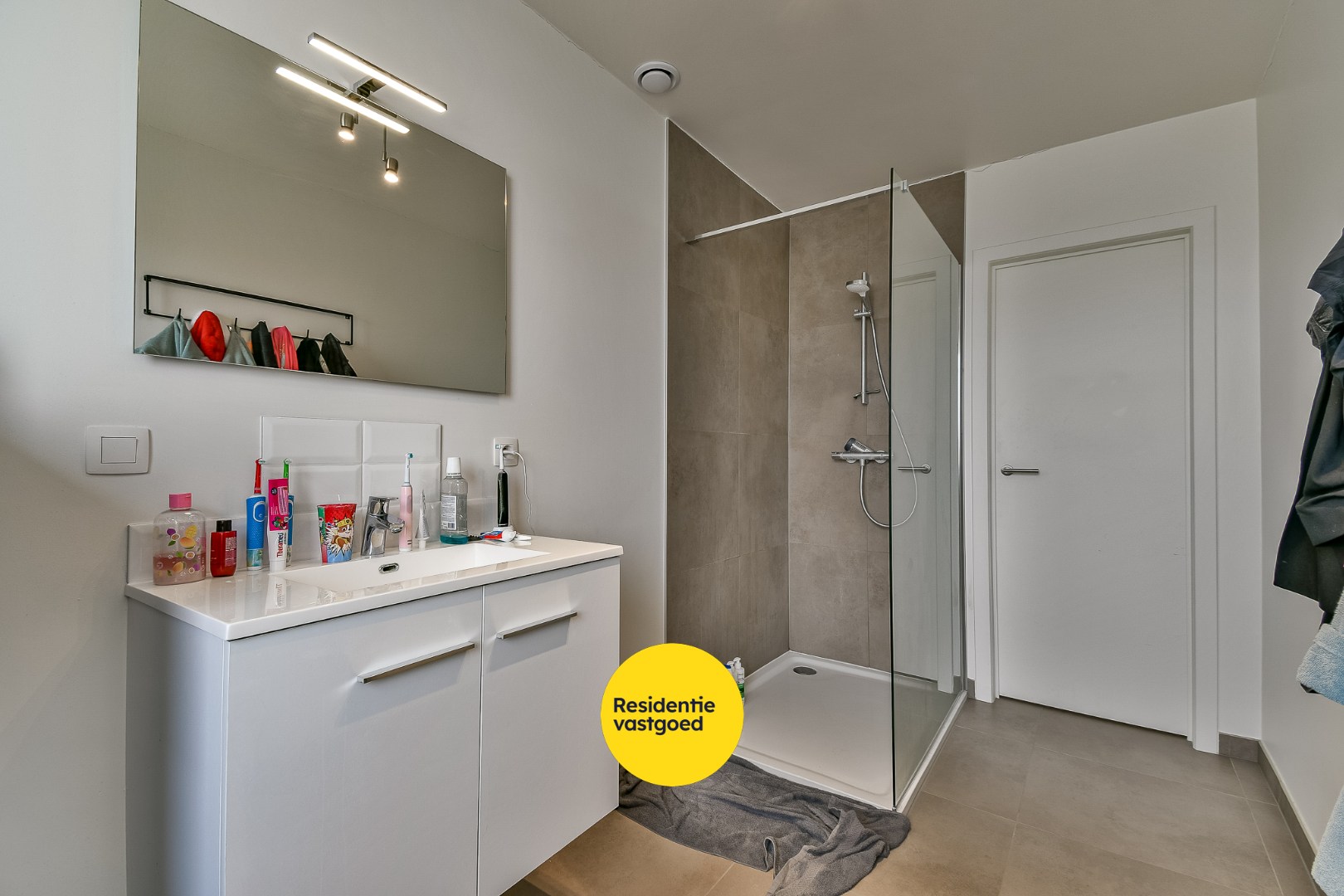 Halfopen nieuwbouwwoning in Eernegem met tuin en 3 slaapkamers 