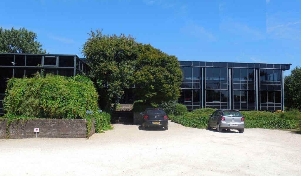 Instapklare kantoren te huur aan afrit E40 in Drongen