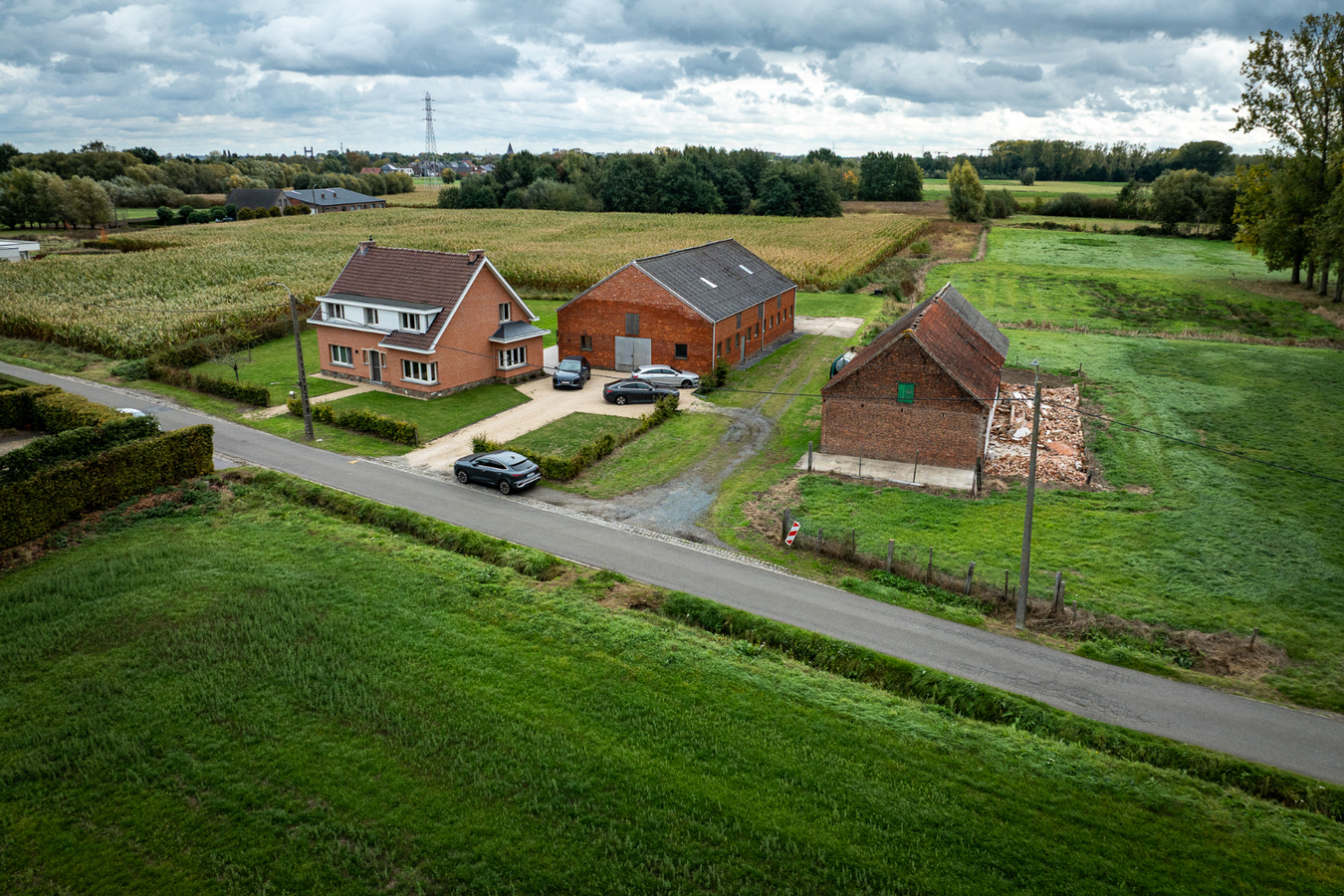 Landelijk gelegen eigendom met uitzonderlijk ruime bijgebouwen op een perceel van ca. 2,02 ha in Puurs-Sint-Amands BEZOEKDAG OP 14 NOVEMBER VAN 10U TOT 14U OP AFSPRAAK 