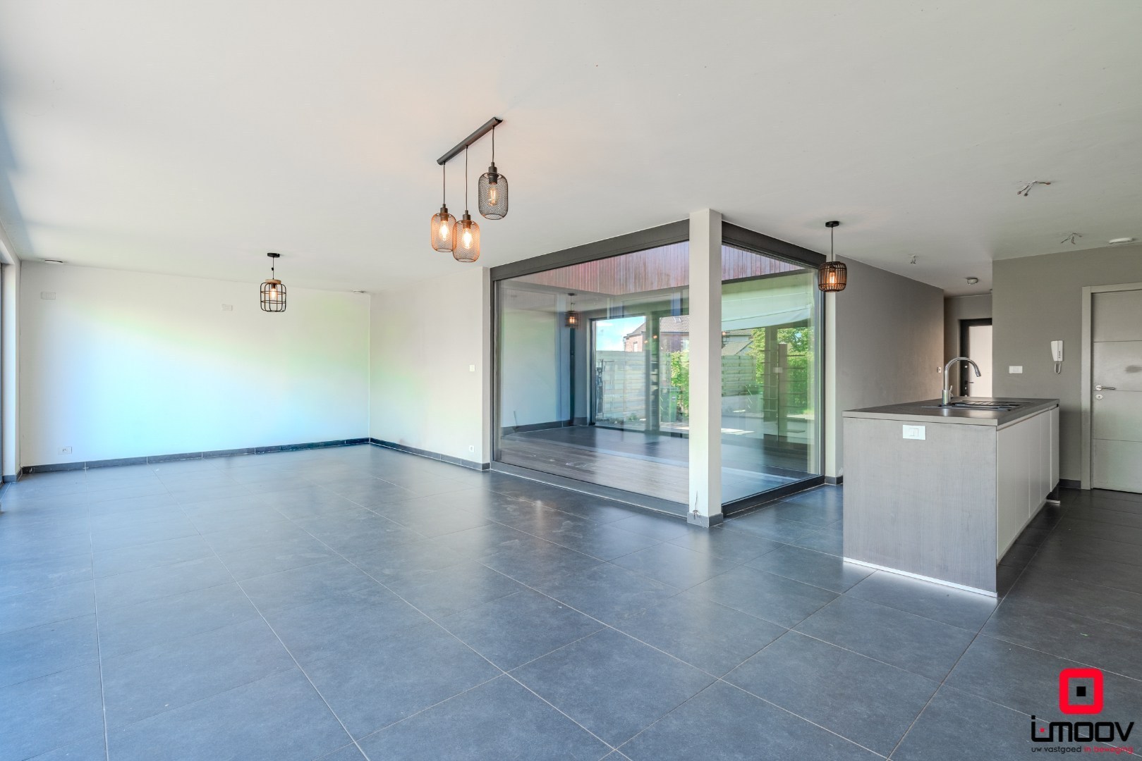 Modern appartement met uitzonderlijk grote tuin en kwalitatieve afwerking te Oostakker 