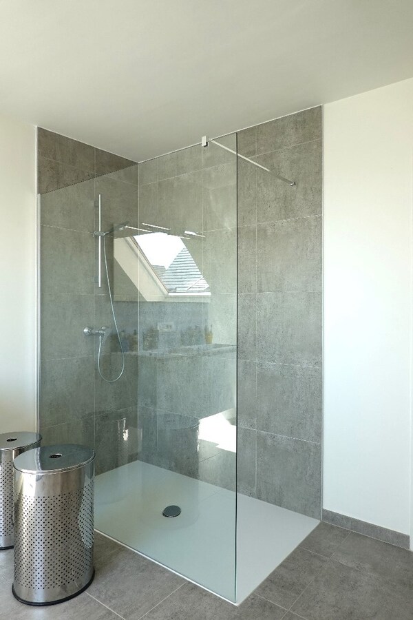 Prachtige halfopen nieuwbouwwoning met inpandige garage en zuidgerichte tuin 