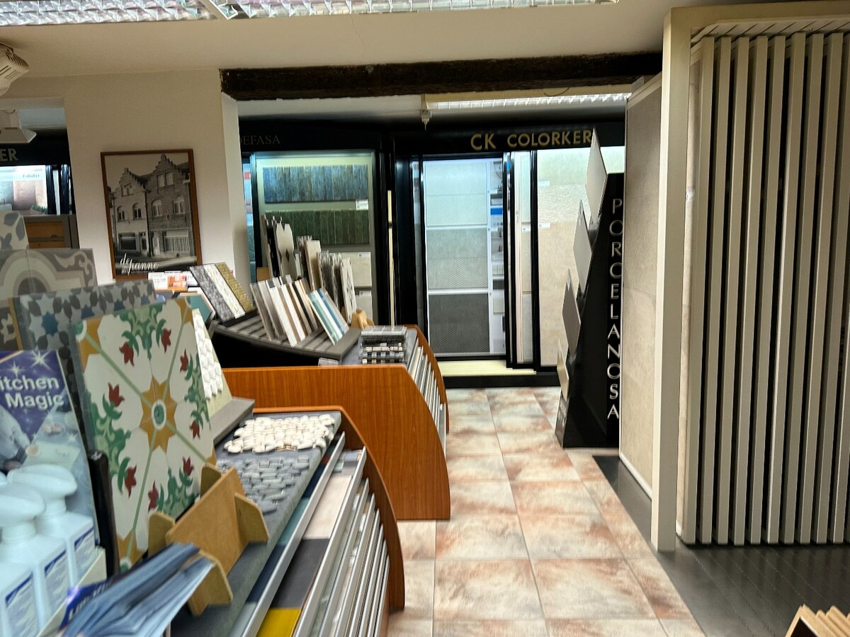 Commerciële toplocatie te huur langs invalsweg in De Panne 