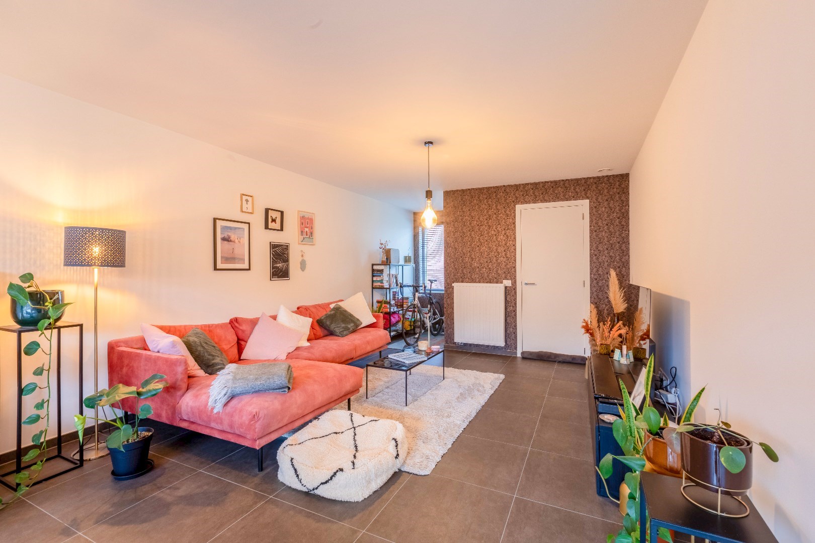 Instapklare  energiezuinige woning met tuin en parking 