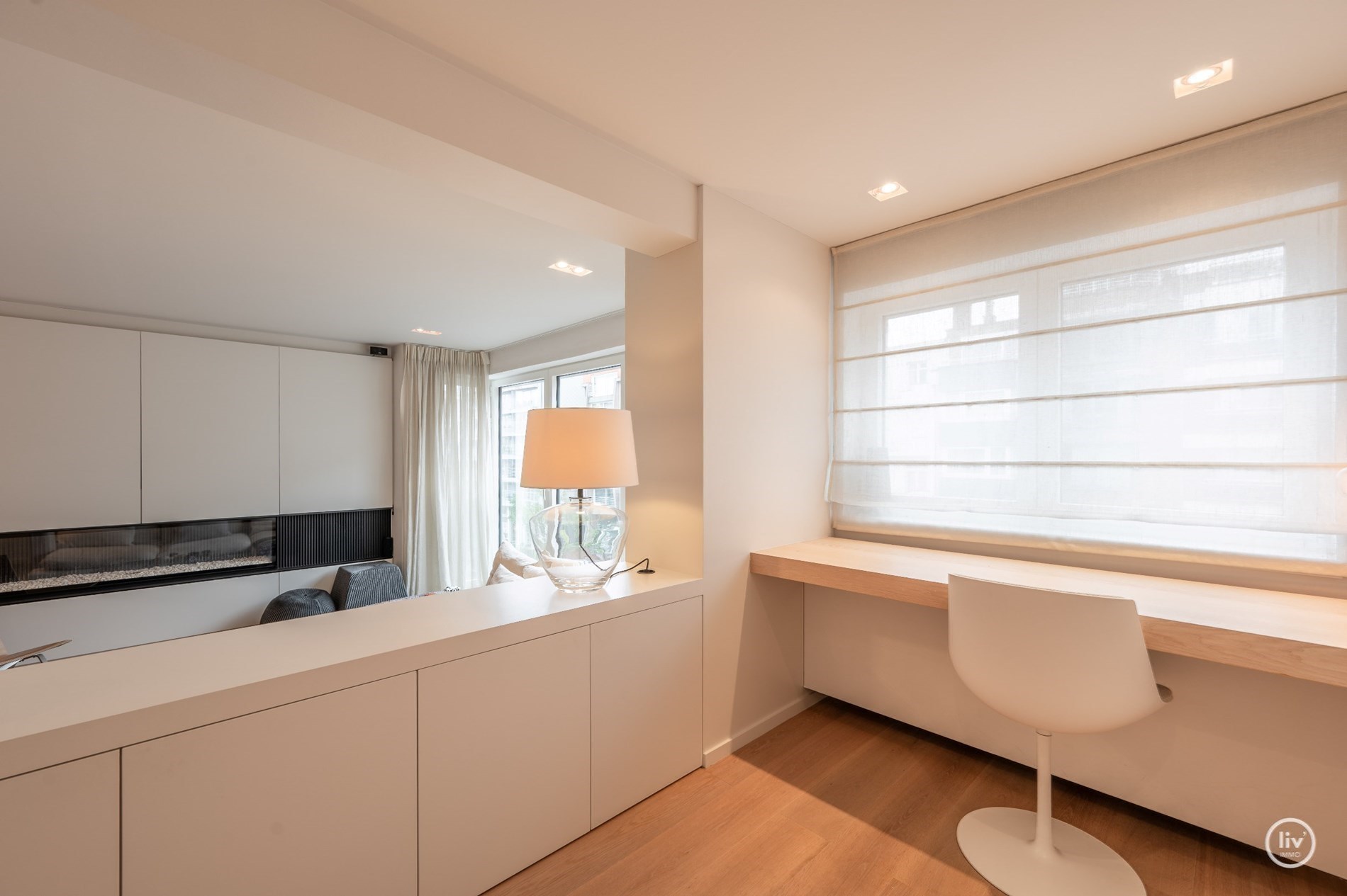 Bel appartement rénové, spacieux avec 2 chambres et une belle largeur de façade, situé au centre de l'avenue Lippens à Knokke. 