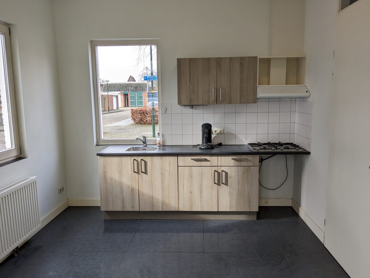 Instapklaar 2-kamer appartement nabij het centrum van Bladel. 