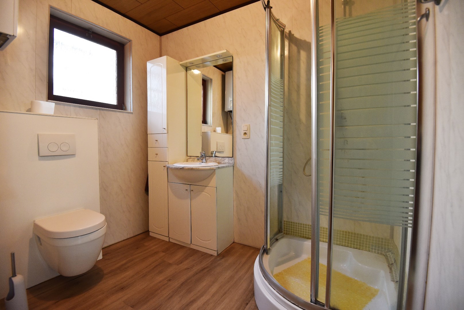 Rijwoning met 3 slpks te centrum Eeklo 