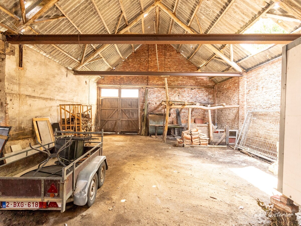 Characteristic long farmhouse with barn on approximately 4.6 hectares in Rijkevorsel. 