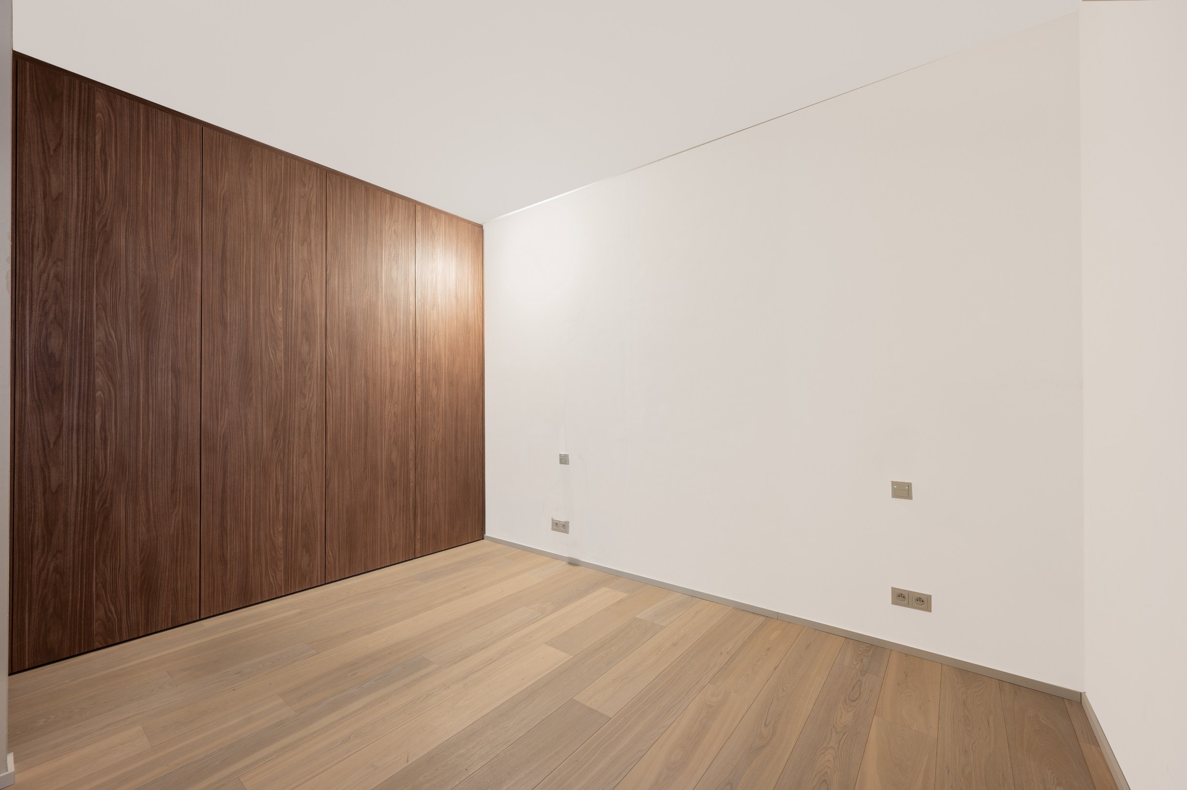 Unieke herverkoop in het Project hoost te Centrum Heist op wandelafstand van de Zeedijk genietend van zijdelings-zeezicht! 