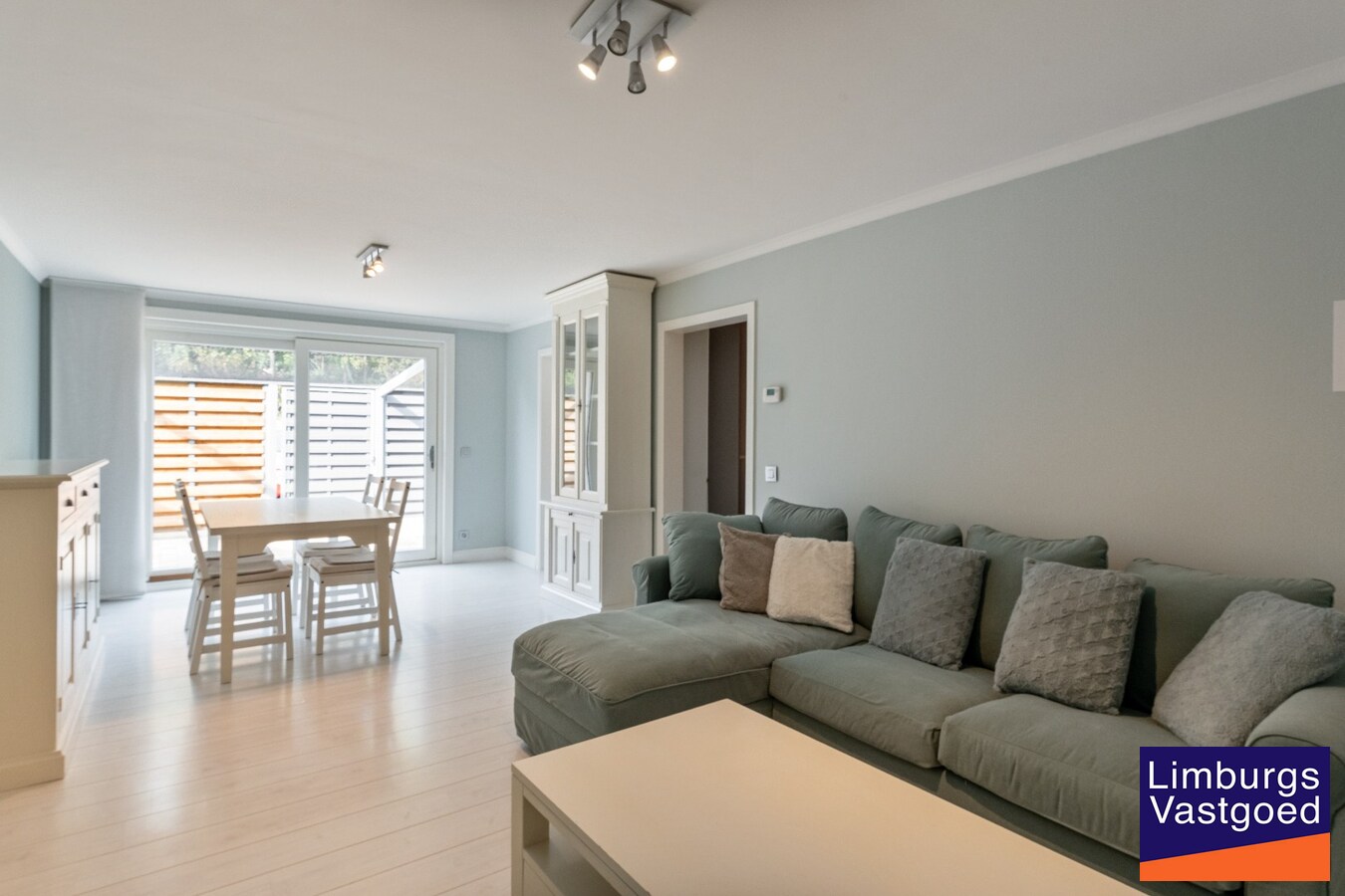 Gelijkvloers appartement, 78 m², 2 slpk, ruim terras, autostaanplaats 