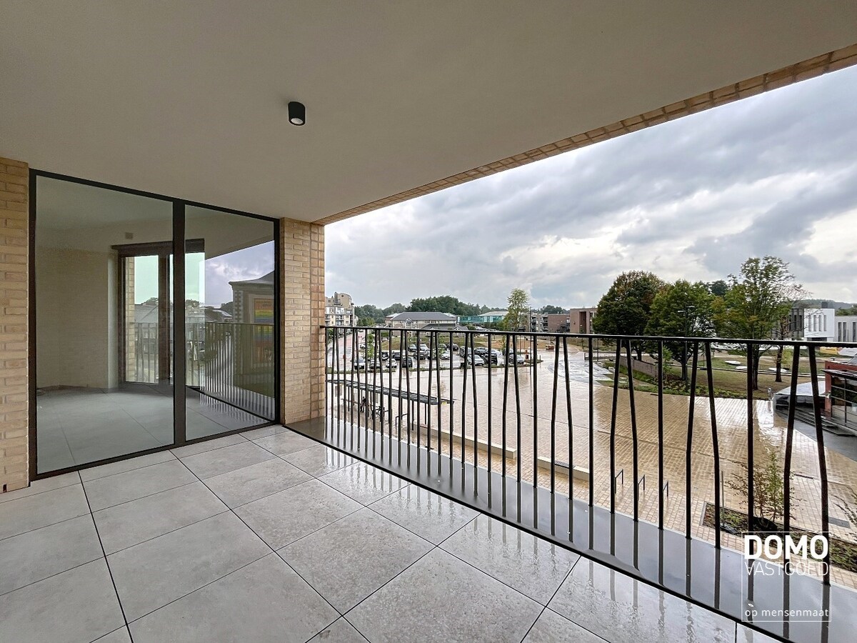 VOLLEDIG AFGEWERKT NIEUWBOUWAPPARTEMENT MET 1 SLAAPKAMER, TERRAS EN ONDERGRONDSE AUTOSTANDPLAATS IN RESIDENTIE "DE KWINT" TE ZONHOVEN 