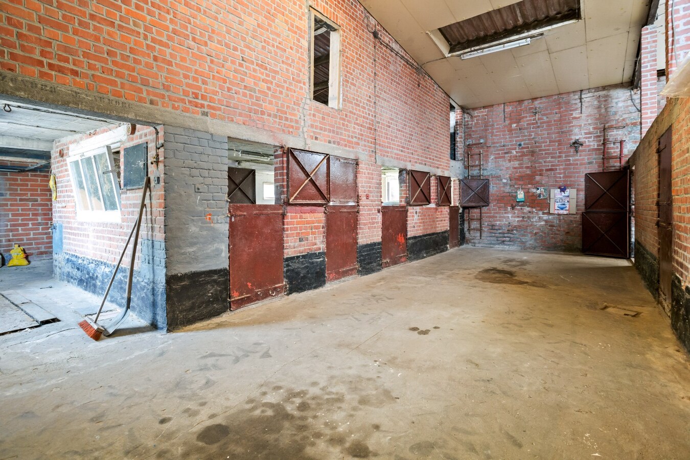 Ruime woning met loods op 882 m² 