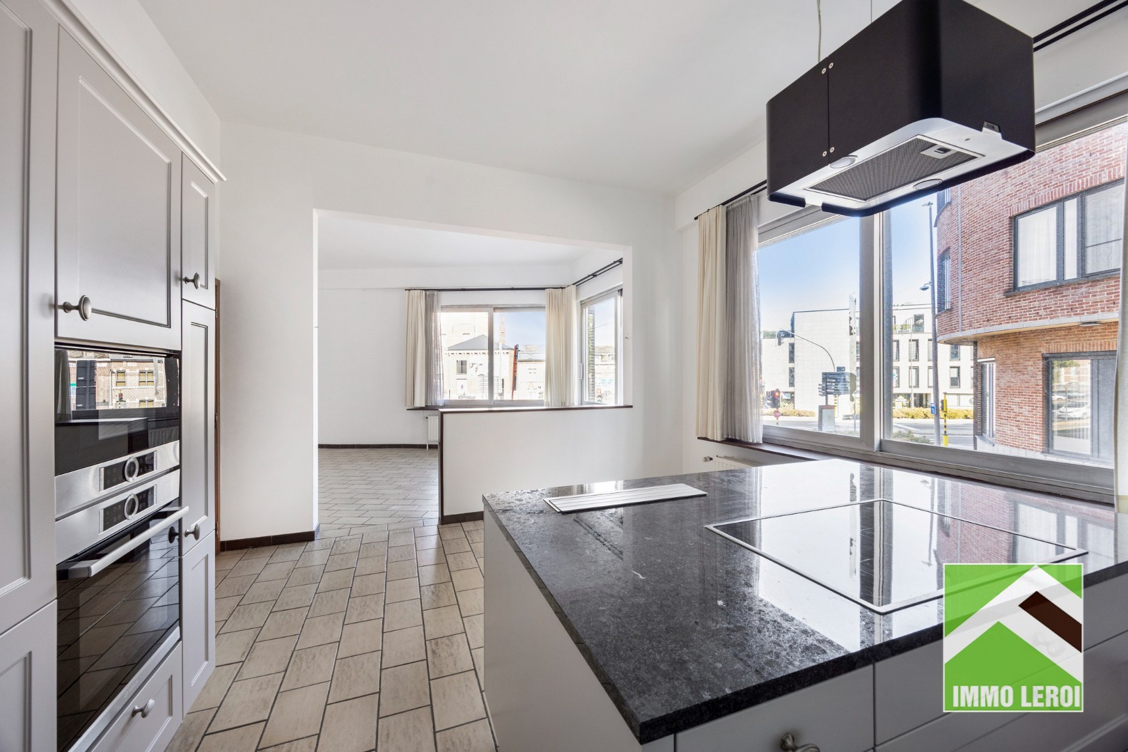 Keuken met doorgang woonkamer 