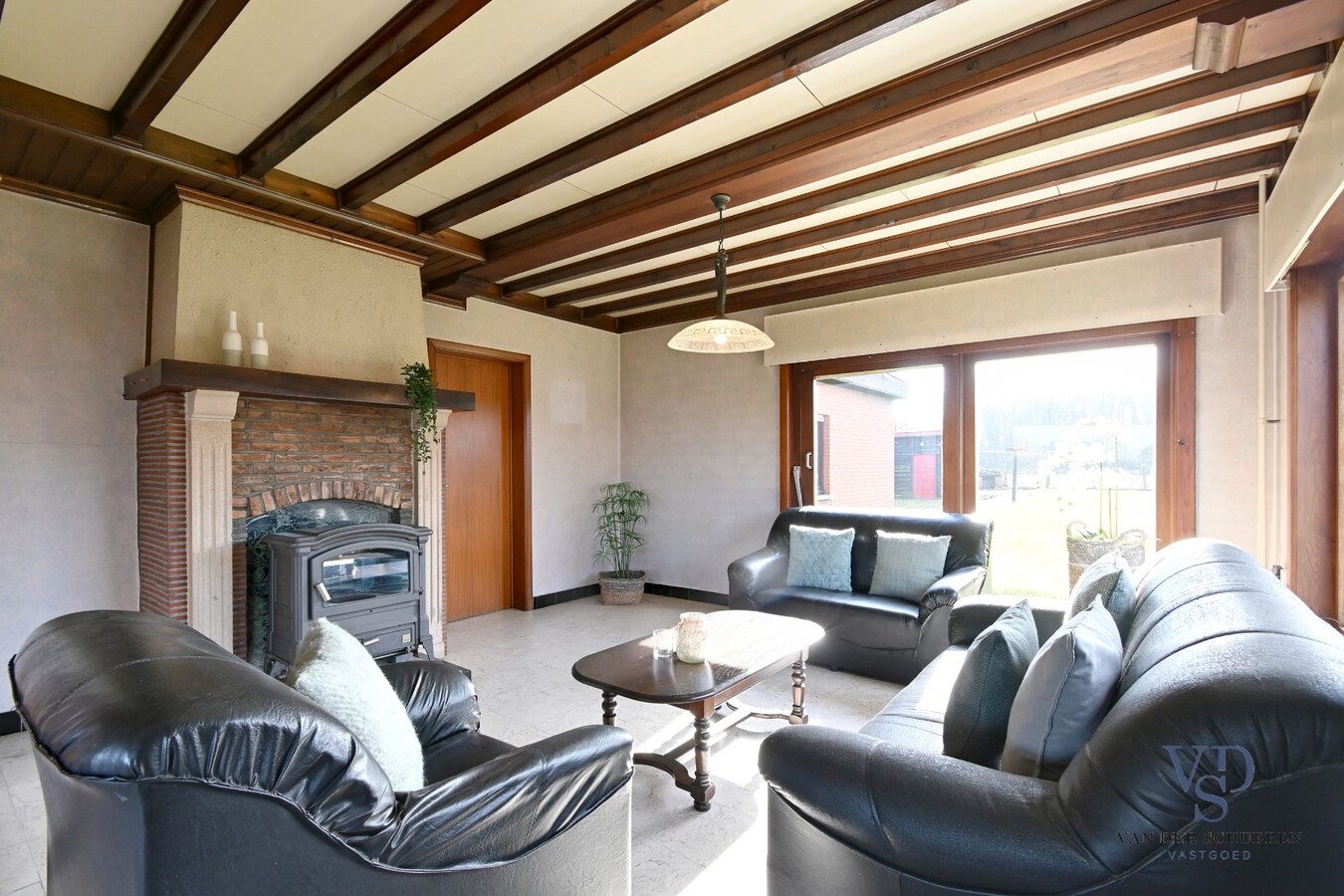 Te renoveren eigendom op gunstige ligging 