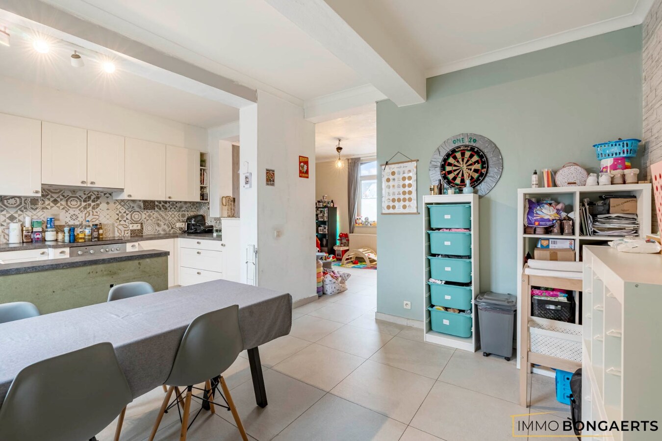 Instapklare woning met  garage en twee slaapkamers in Maasmechelen 