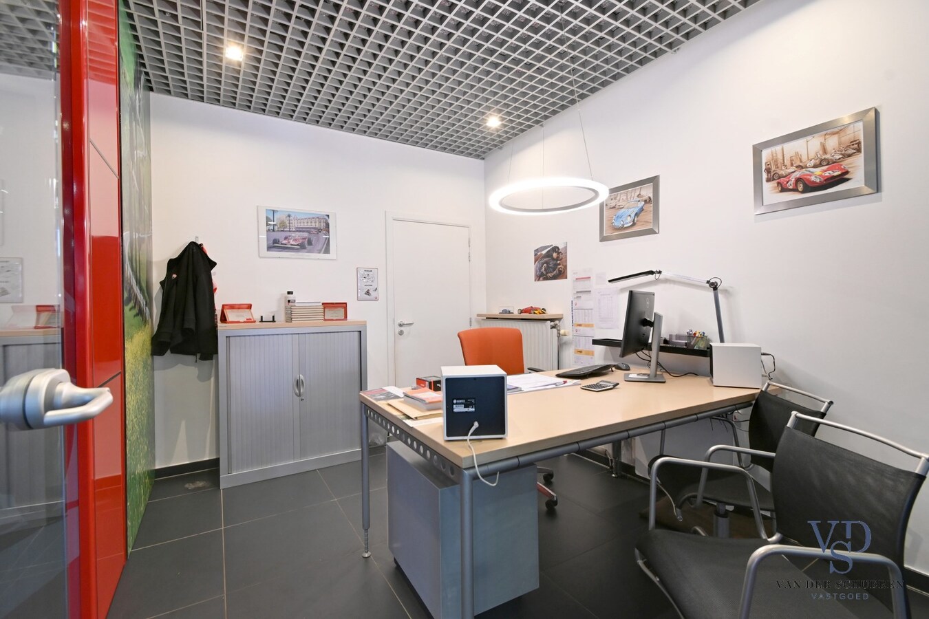 Multifunktioneel pand op top-ligging. 