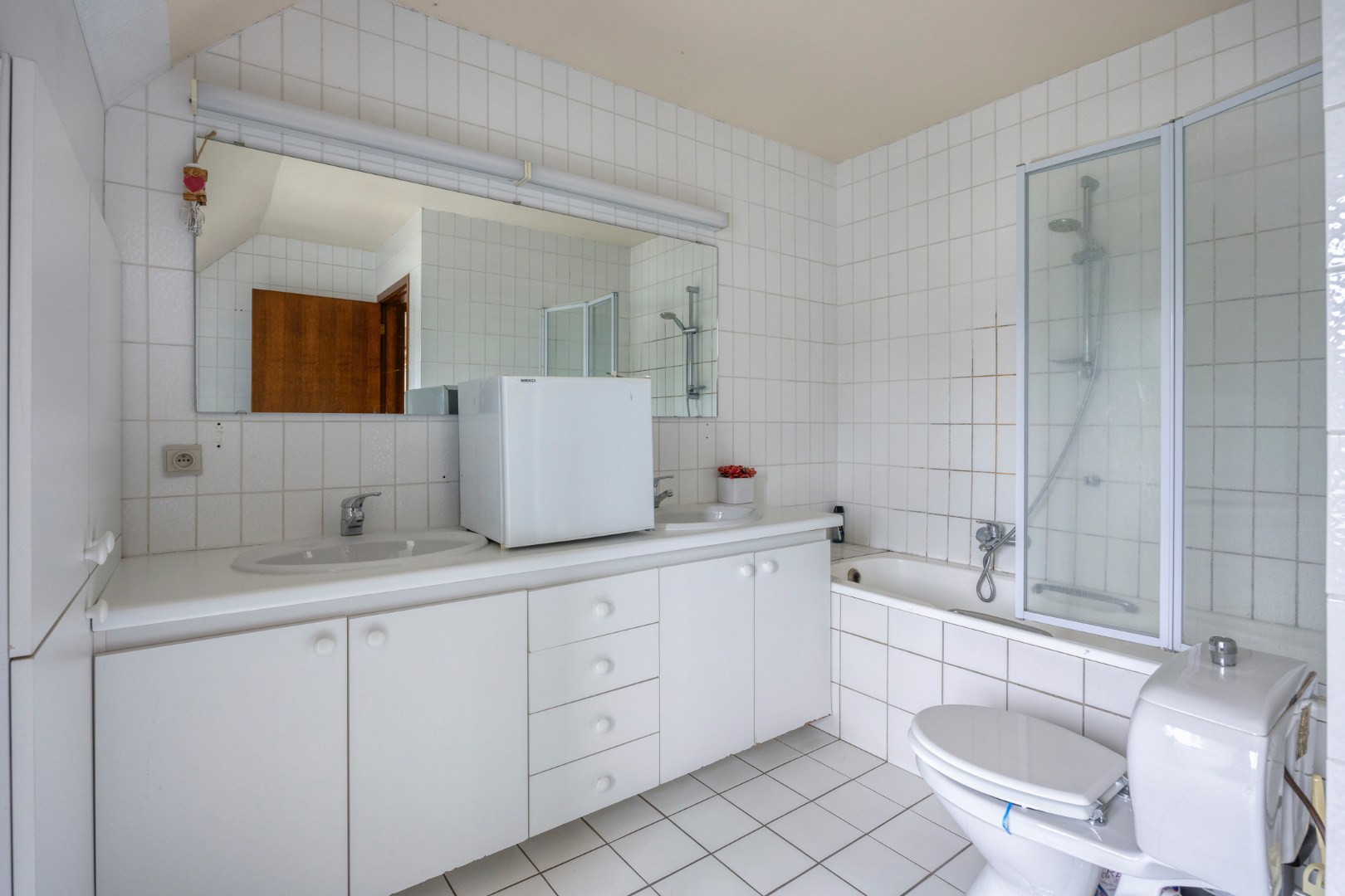 Ruime instapklare woning met 4 slpk. op perceel van 61a 2ca in Mol 