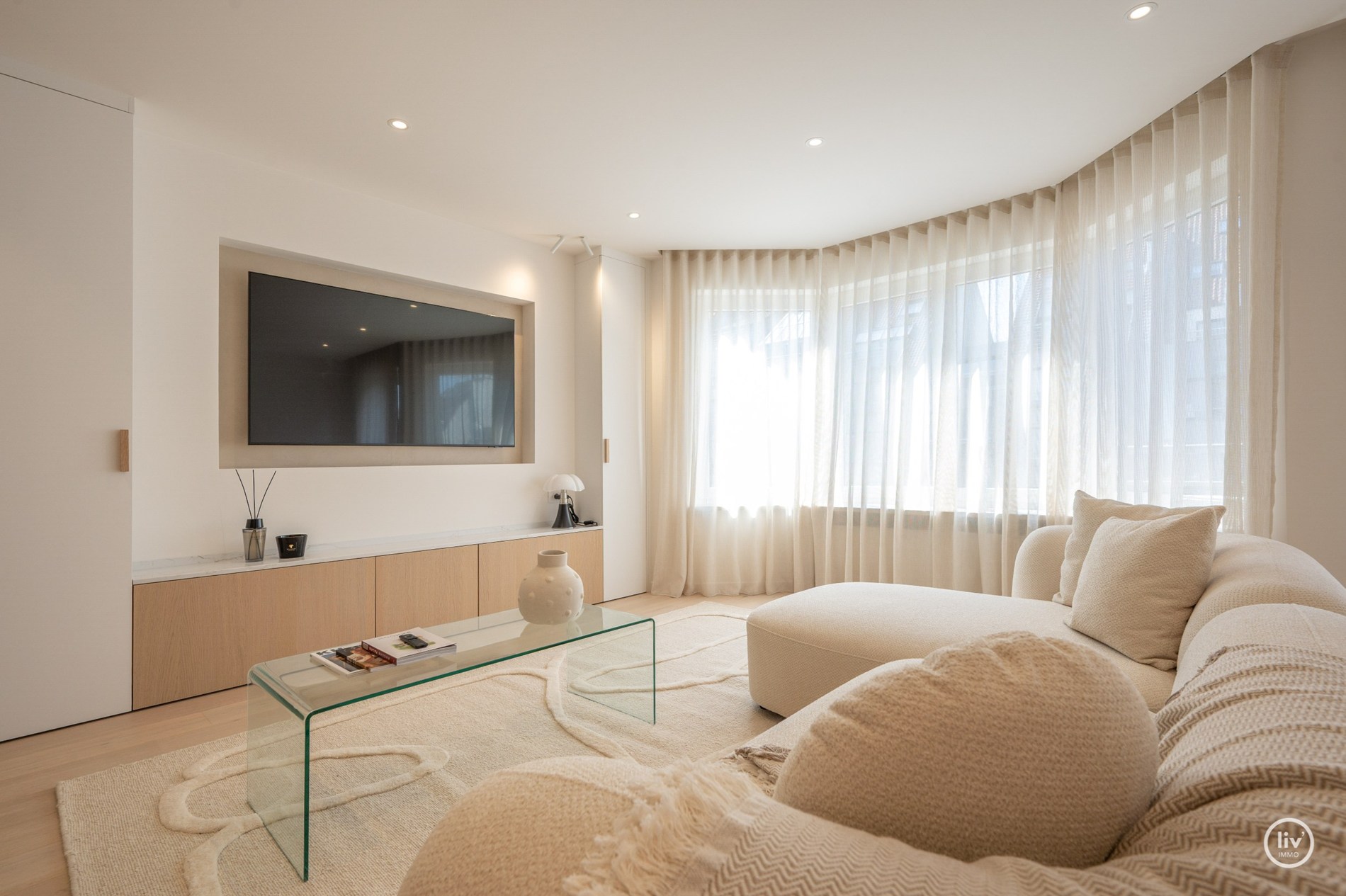 Volledig gerenoveerd en stijlvol appartement in het hart van Knokke in de  Lippenslaan. 