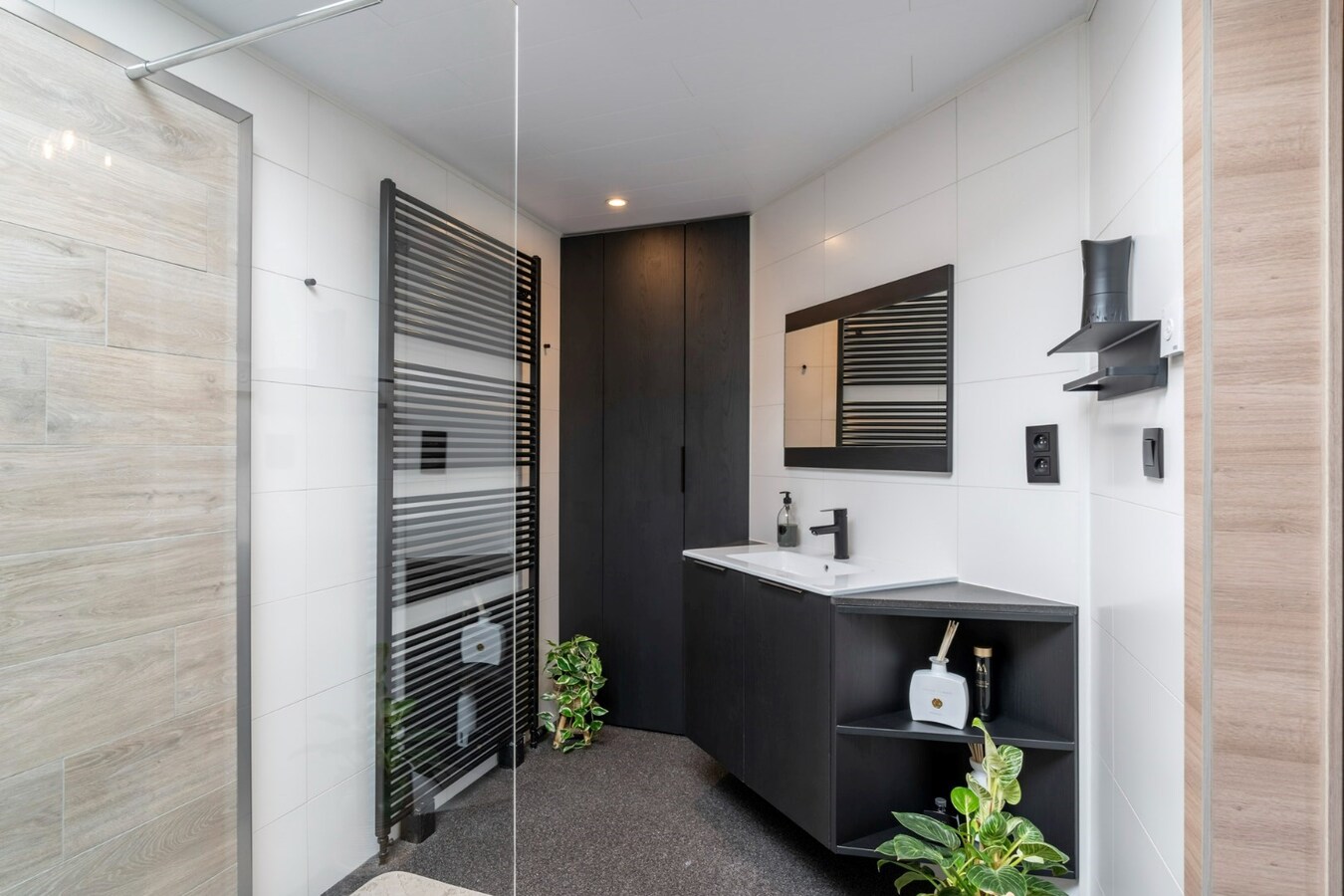 Gerenoveerde woning met tuin, garage en 3 slaapkamers in Opglabbeek - Perceeloppervlakte 684.00 - Bewoonbare oppervlakte 160.00 - Zuidoostelijke tuinoriëntatie 