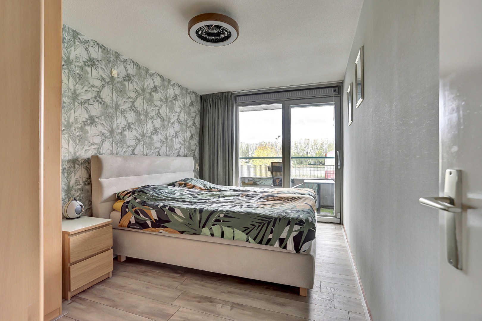 Op een fantastische locatie gelegen 3-kamer woning op de 2e etage met uitzicht op "de Vijver" van Prinsenland. 