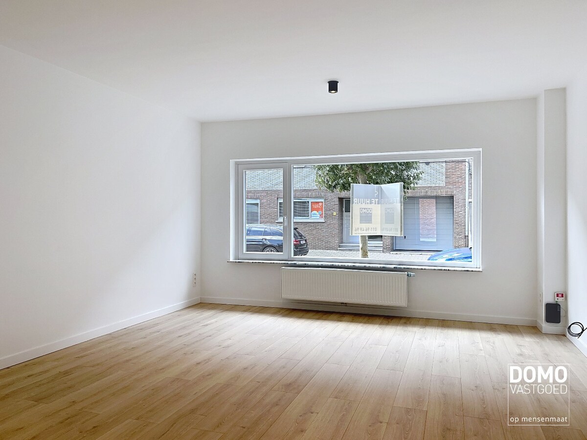 VOLLEDIG GERENOVEERD APPARTEMENT MET TERRAS EN GARAGE TE HASSELT 