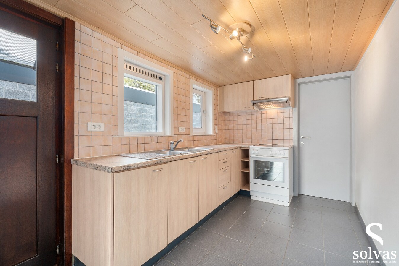 Op te frissen woning te Landegem! 