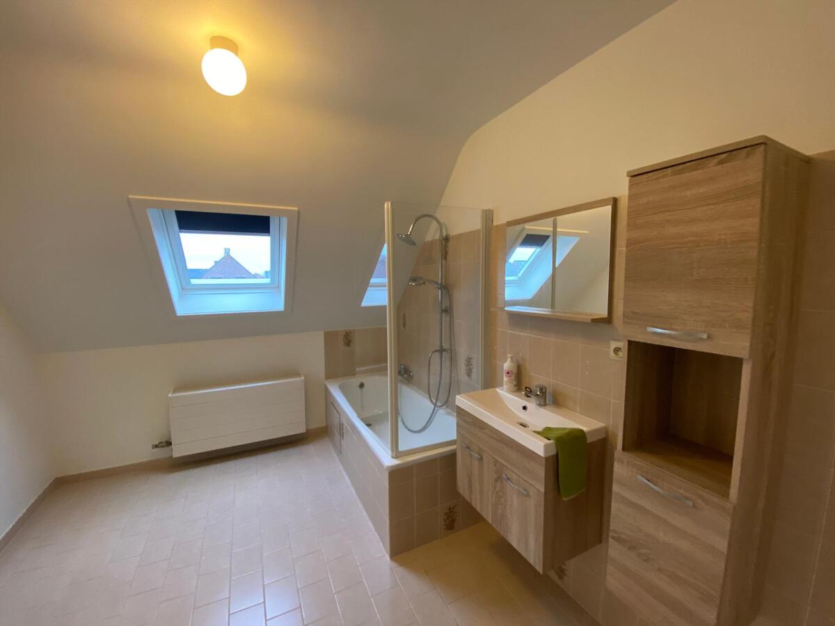 Rustig gelegen halfopen bebouwing met 3 slaapkamers 