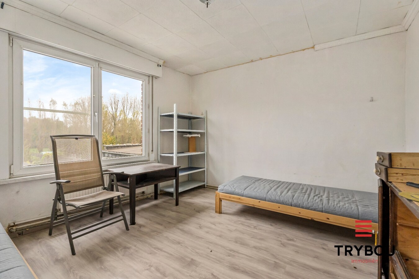 Verrassend ruime woning met garage in centrum Menen 