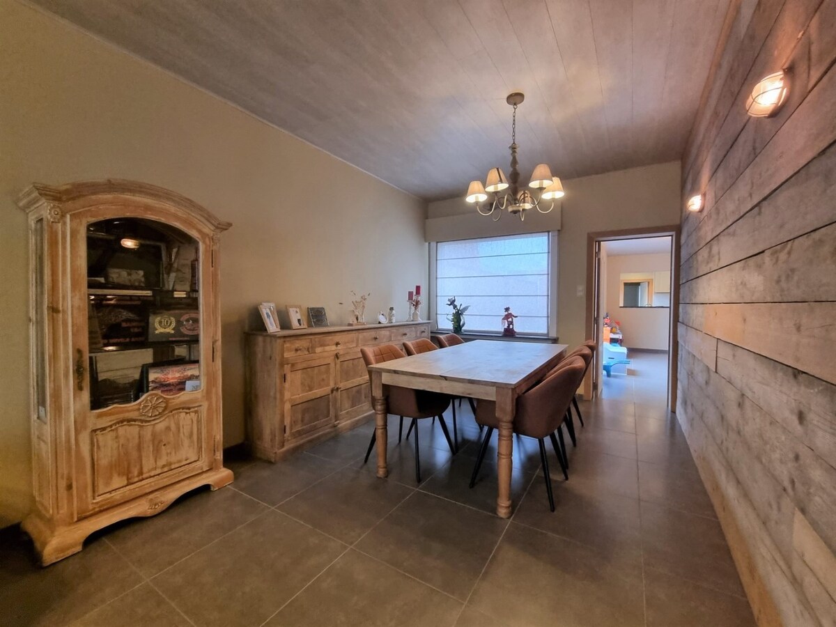 Mooie, halfopen gezinswoning te Dudzele 