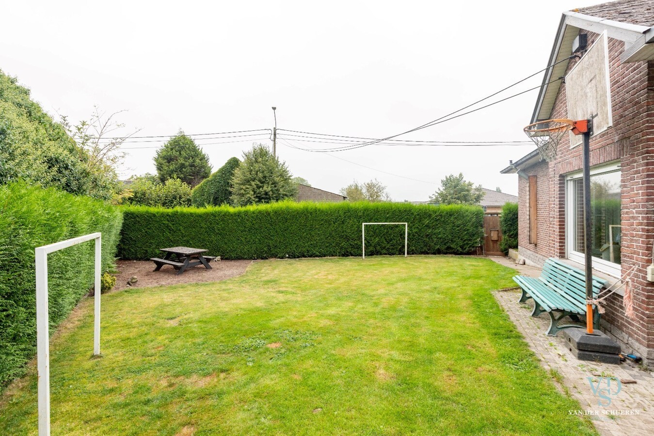 Degelijke, goed gelegen gezinswoning. 