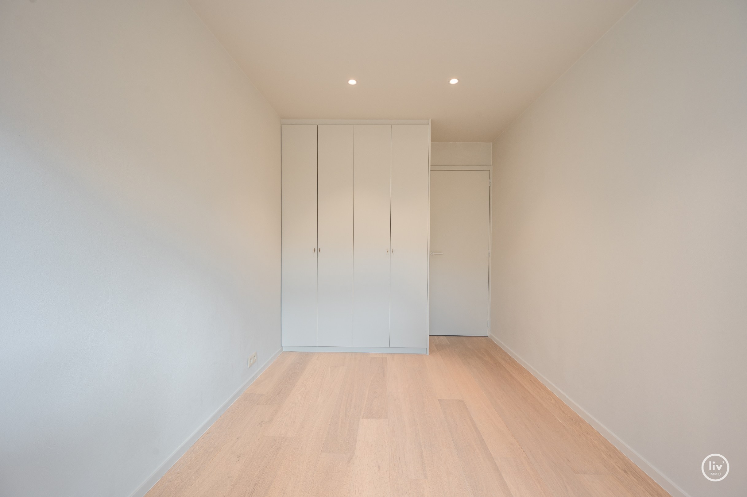 Appartement de 2 chambres élégamment rénové, idéalement situé près du Zoute. 