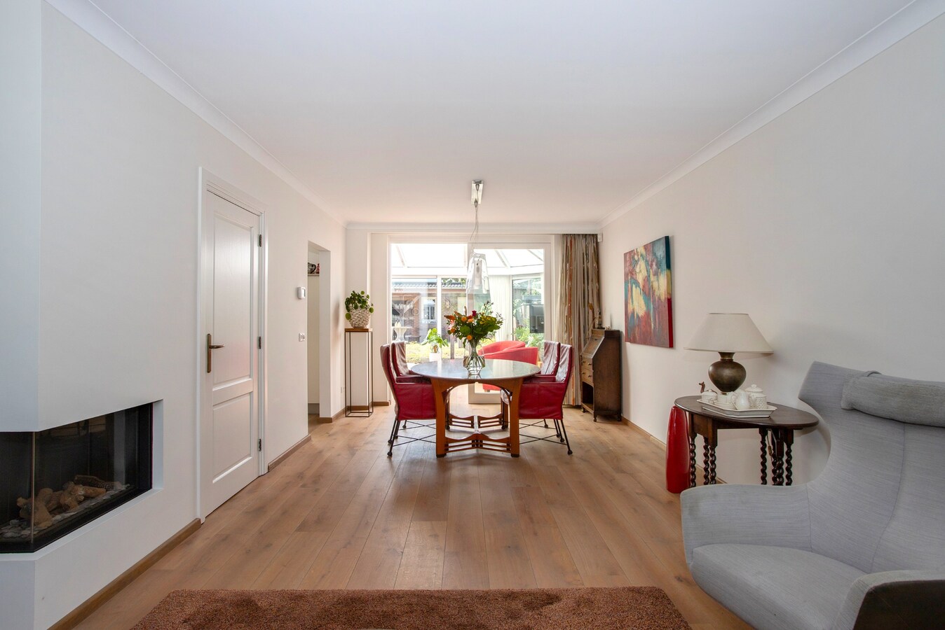 Degelijk gebouwde en perfect onderhouden vrijstaand-geschakelde gezinswoning aan ‘De Lovensbroek’. 