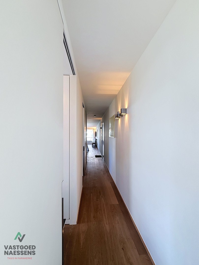 SCHITTEREND VERNIEUWD HOEKAPPARTEMENT – 2 SLPK – TERRASSEN – ZEEZICHT EN ZICHT OP GOLF 