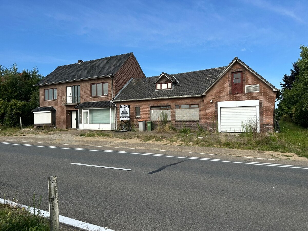 Ruime woning met 4 slaapkamers en hobbyruimte/winkel. 