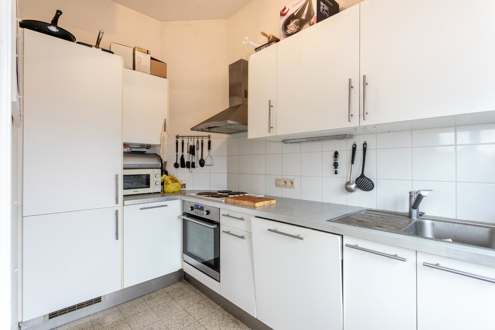 Opbrengsteigendom: commercieel glv en 3 appt 