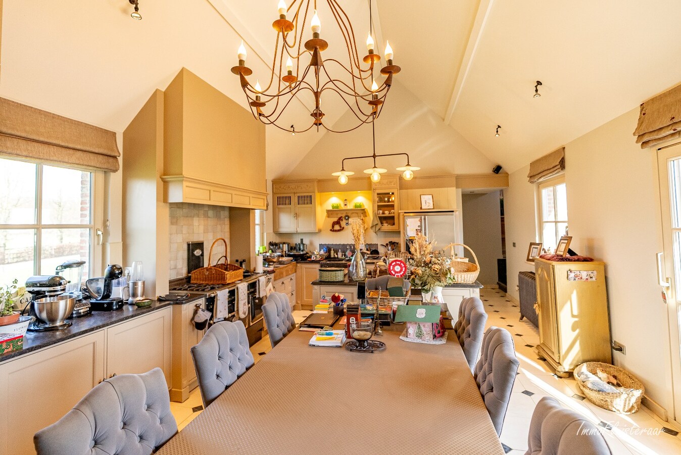 Uitzonderlijke woning met paardenaccommodatie, binnen- en buitenpiste op ca. 9,4 ha te Haacht 