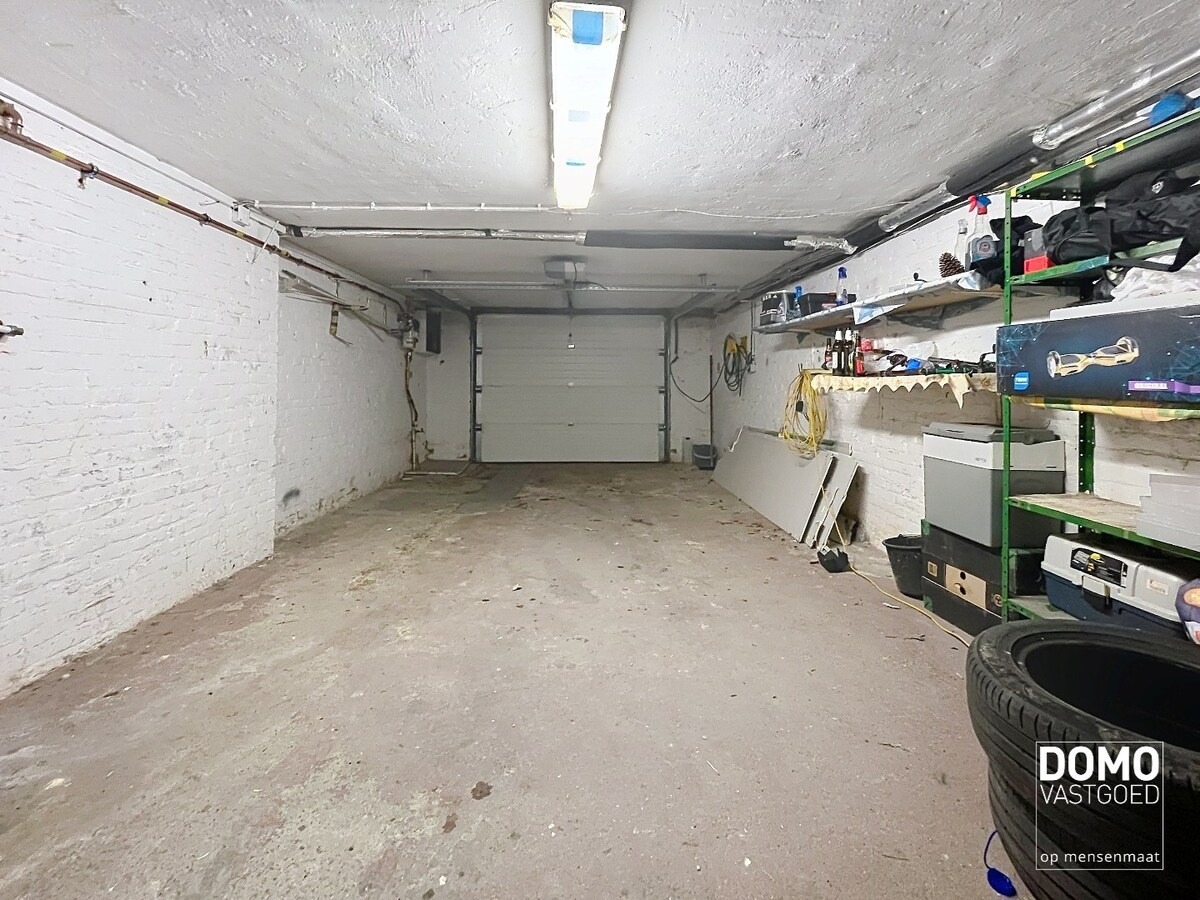 VOLLEDIG TE RENOVEREN WONING MET TWEE SLAAPKAMERS, INPANDIGE GARAGE OP EEN PERCEEL VAN 5A35CA IN SINT-TRUIDEN 