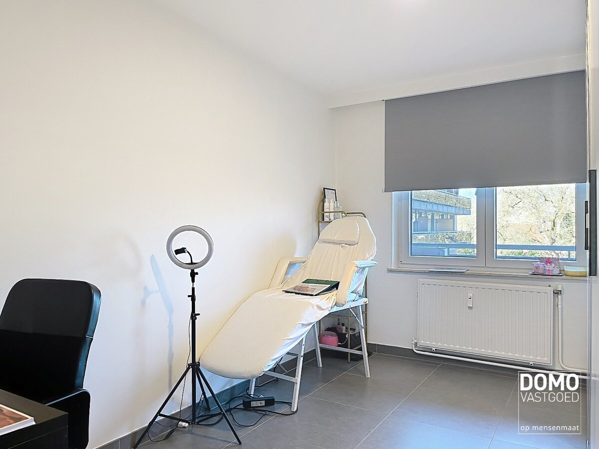 RUIM 2-SLAAPKAMERAPPARTEMENT MET TWEE TERRASSEN EN ENERGIELABEL B 