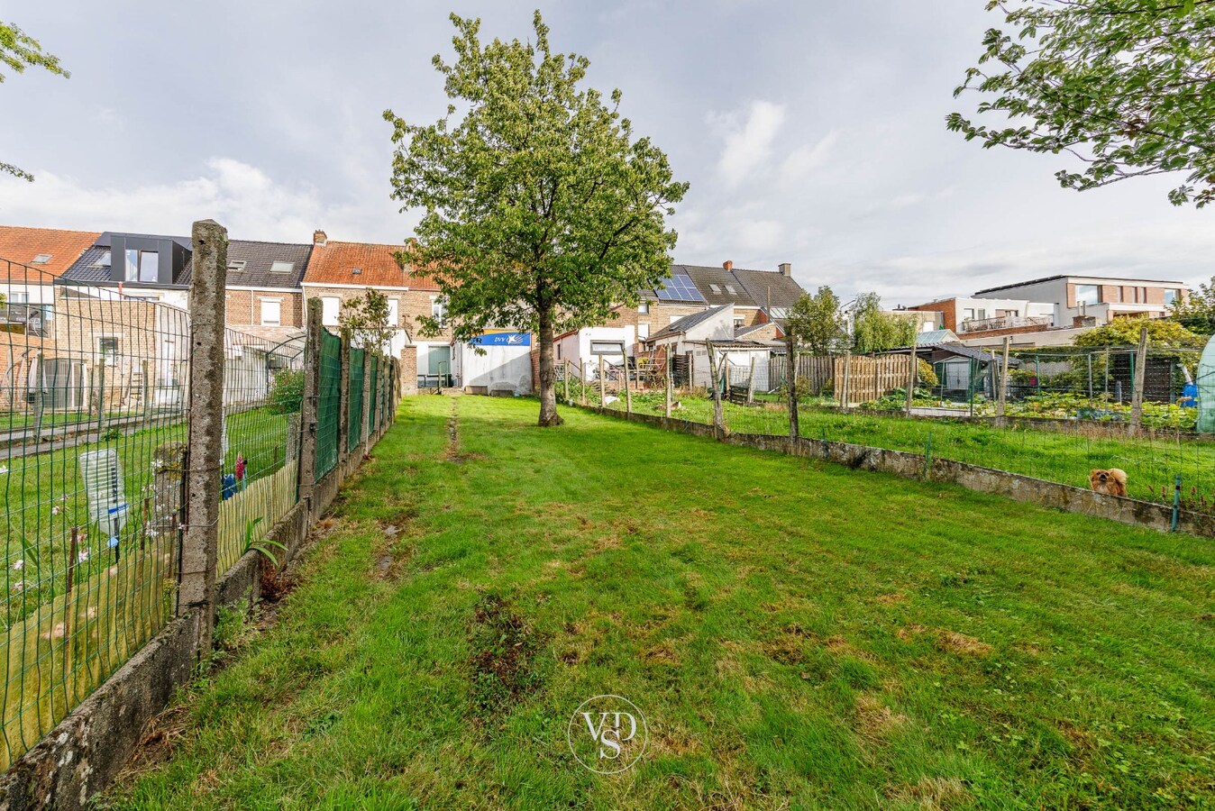 Wonen en/of werken. Met tuin (achteraan toegankelijk). 