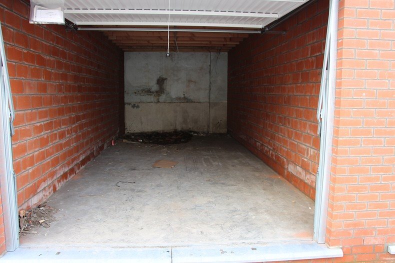 1 afzonderlijke gemetste garage te huur te Koekelare 