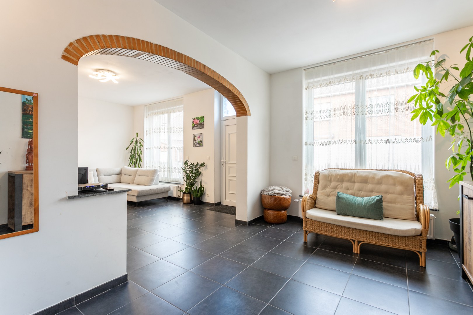 Maison rénové avec 4 chambres et local de stockage 