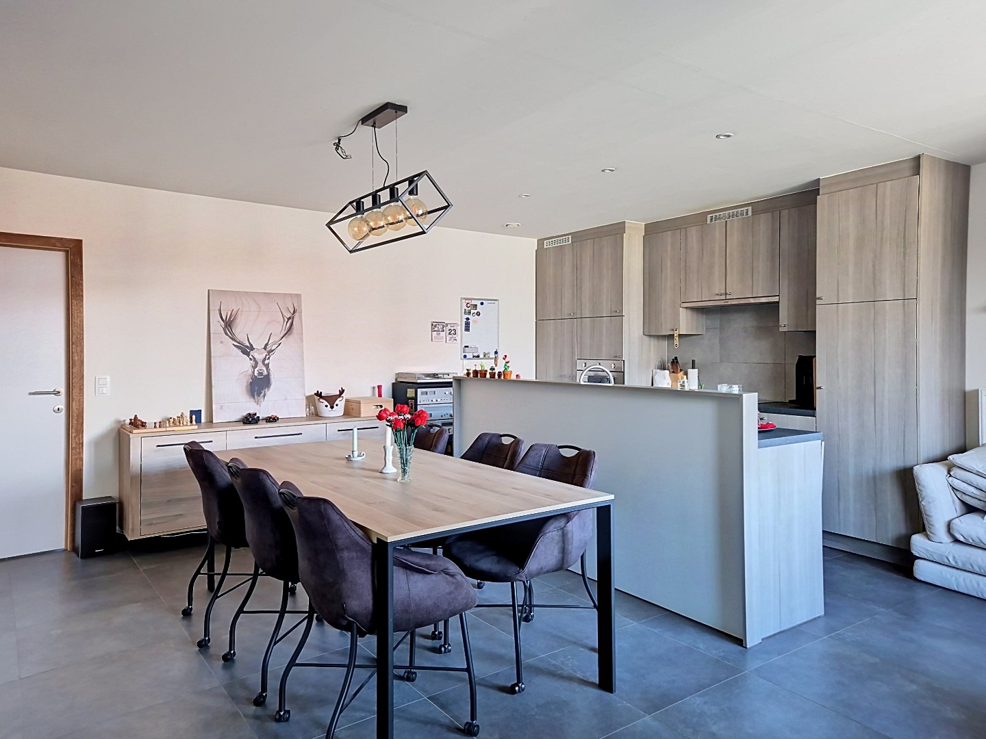 Modern appartement met 2 slaapkamer, terras en garage in Ursel 
