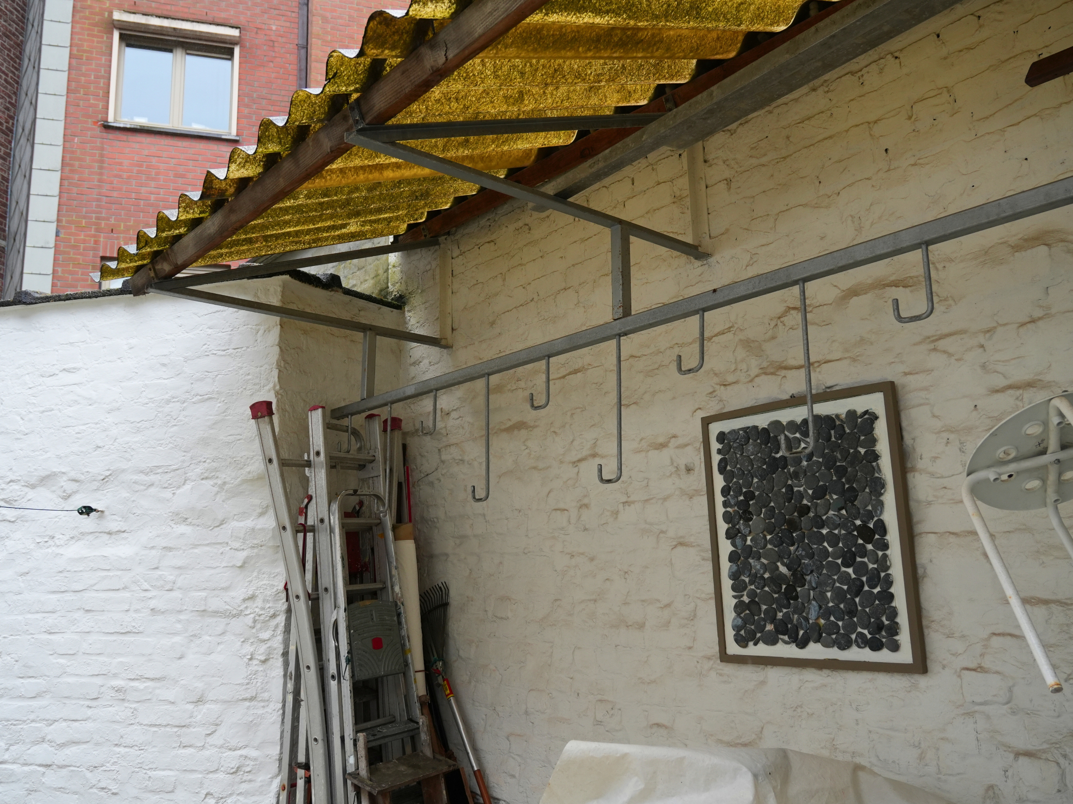 Instapklaar gelijkvloers-appartement met 2-slaapkamers centraal liggen tussen het Zoute en de Lippenslaan. 