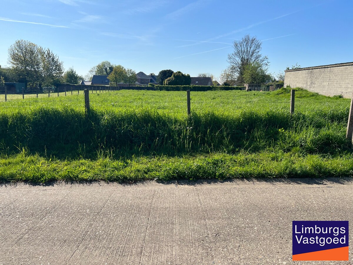 Grond in woongebied voor open bebouwing, 14a14ca, in Herderen 